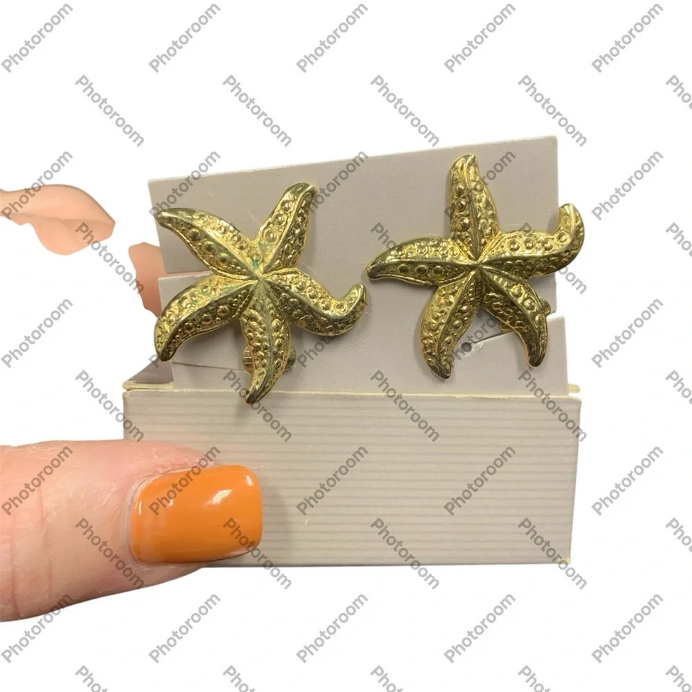 Avon Goldtone Starfish clip  Earrings NIB 1987